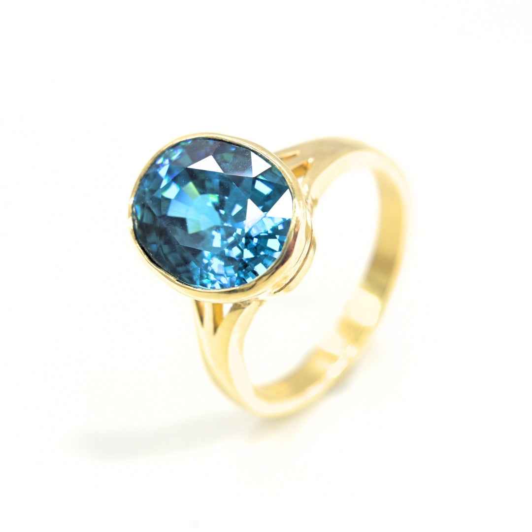 Aurora Zircon - 18K Gold Blue Zircon Ring