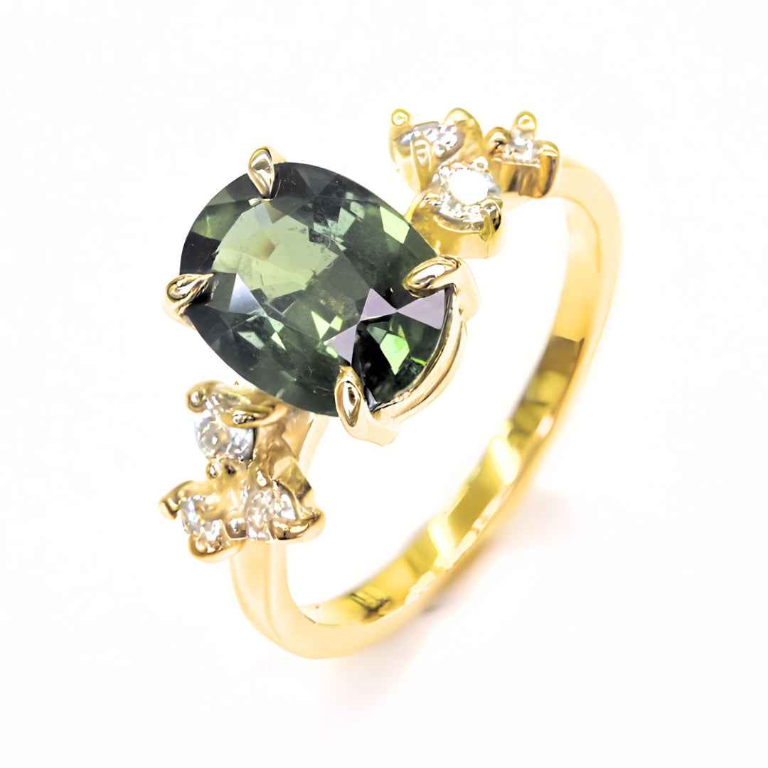 Handmade 2.35 Carat Green Sapphire Ring with 6 Natural Diamonds in 18K Yellow Gold