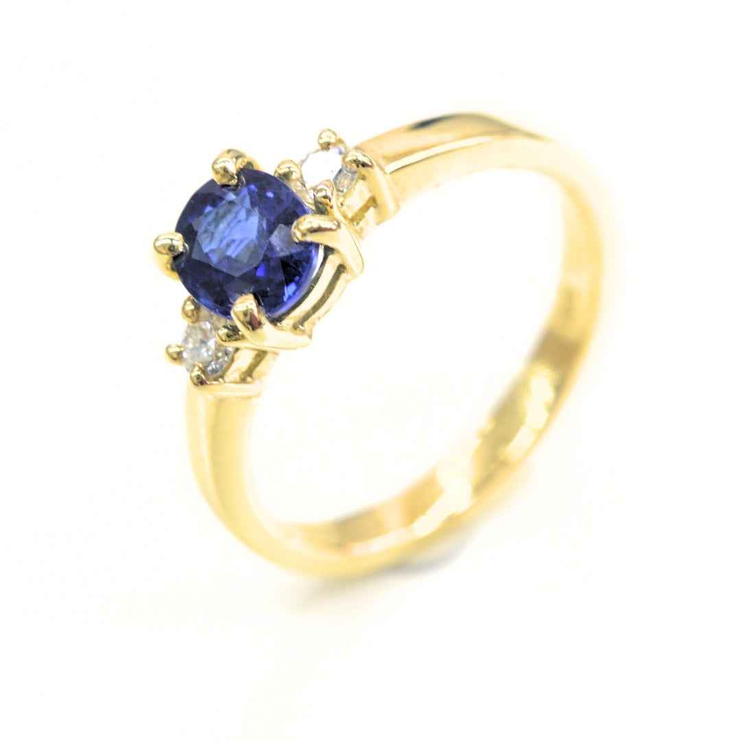 Sapphire Radiance - 18K Gold Ring