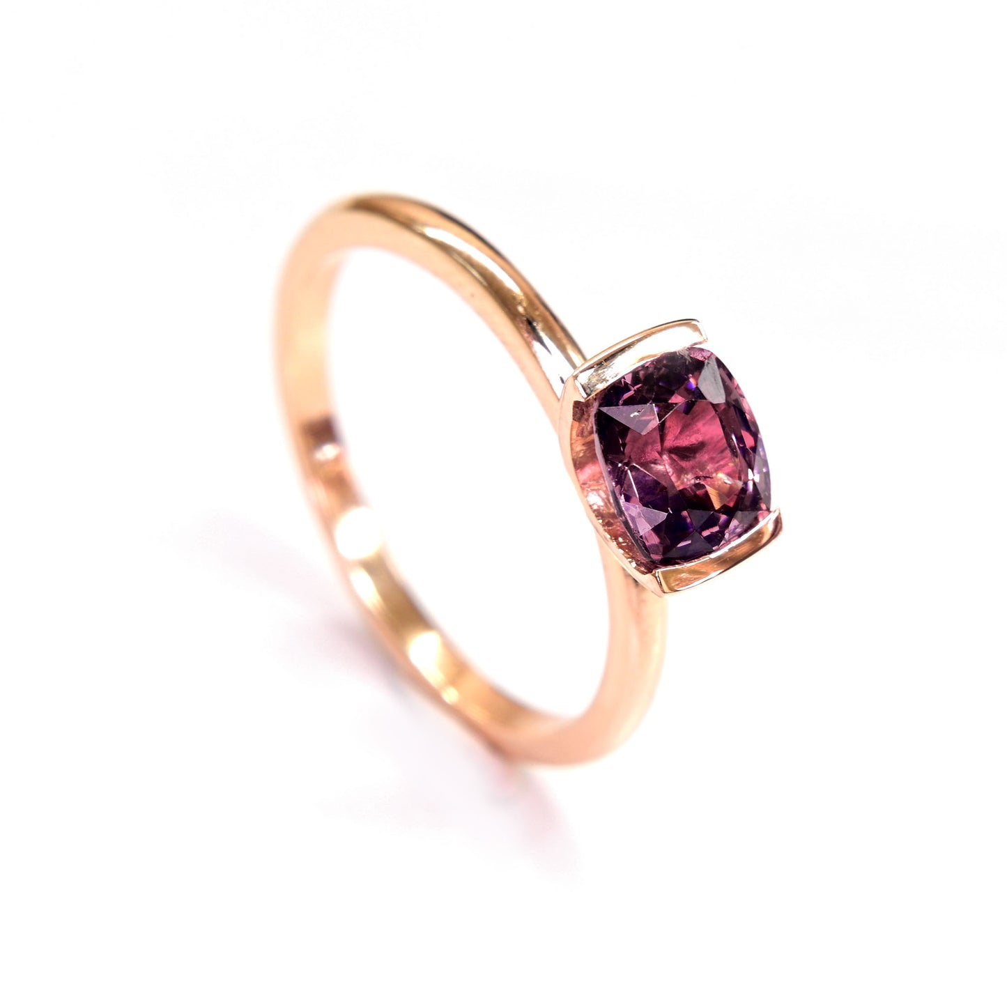 Sparkly spinel ring set in rosegold 