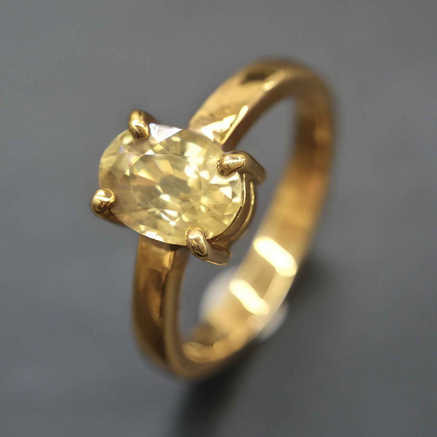 Zircon Flame - 18K Handmade Ring