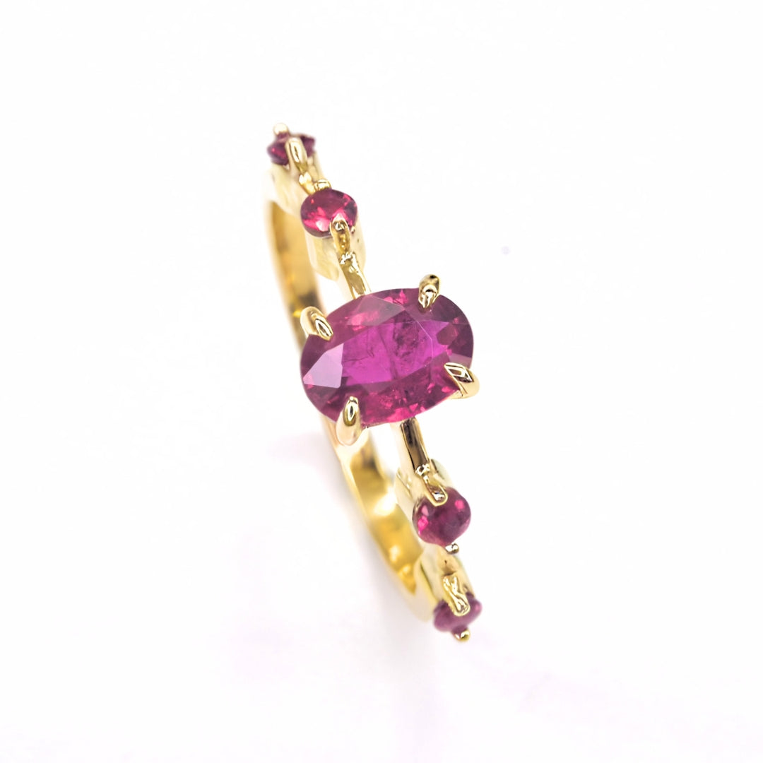Natural ruby gemstone ring in yellow gold – handmade design