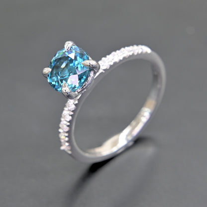 18K white gold gemstone ring with blue zircon centerpiece