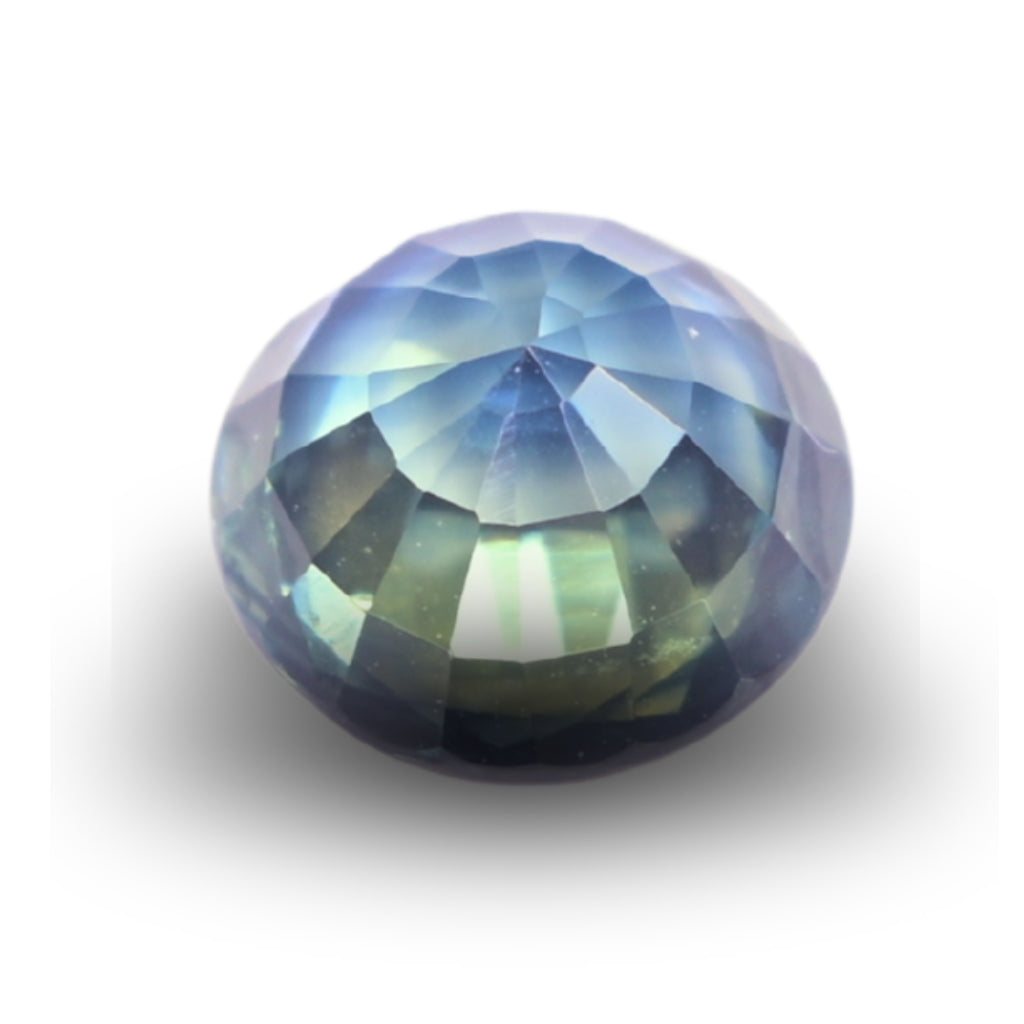 Detailed facet pattern of unheated teal sapphire round cut