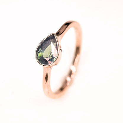 The Vertflair - Green Sapphire Ring in 18K Rose Gold