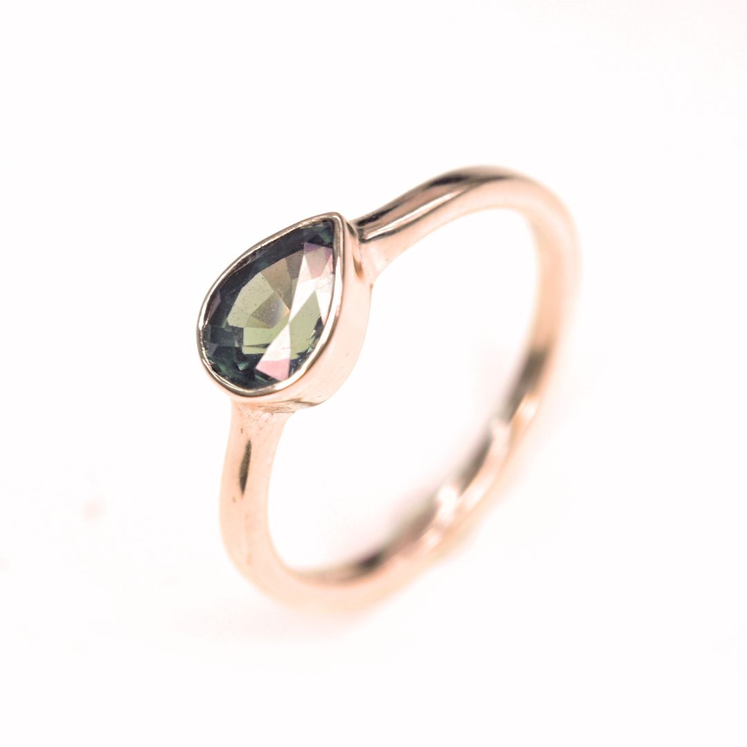 The Vertflair - Green Sapphire Ring in 18K Rose Gold