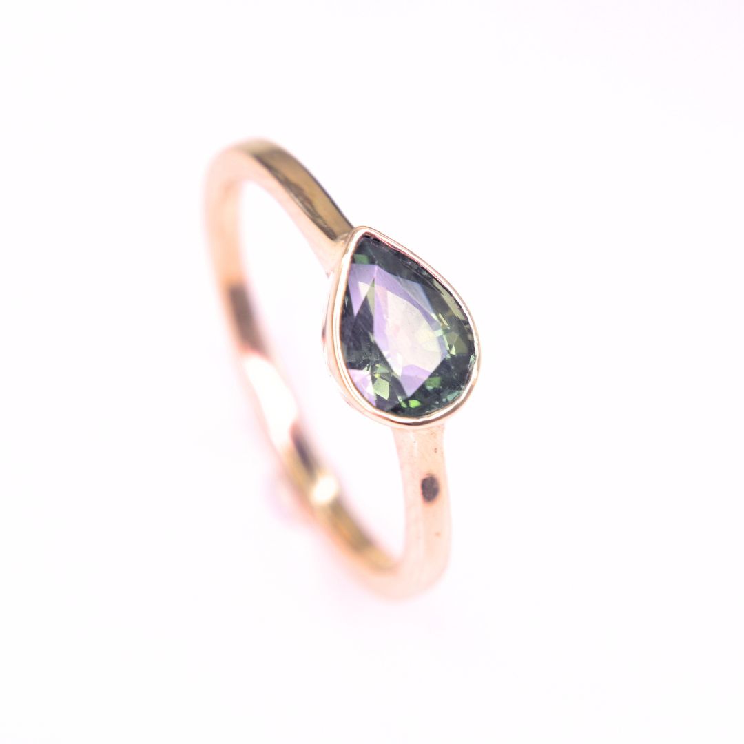 The Vertflair - Green Sapphire Ring in 18K Rose Gold