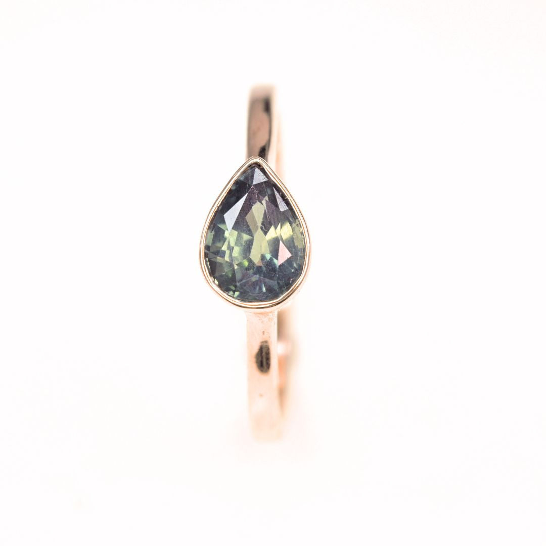 The Vertflair - Green Sapphire Ring in 18K Rose Gold