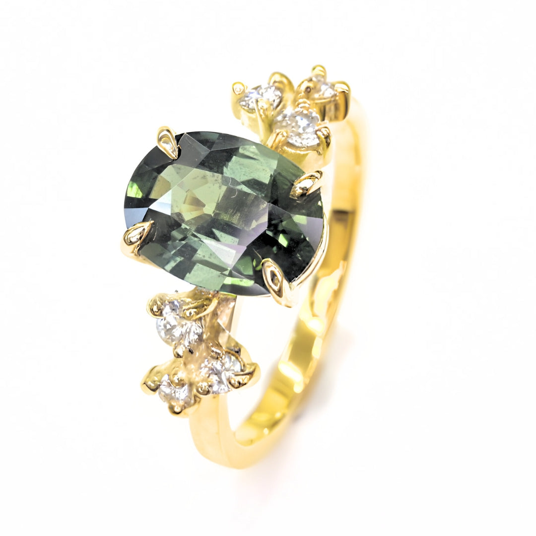 Handmade 2.35 carat green sapphire ring in 18K yellow gold with six natural diamonds