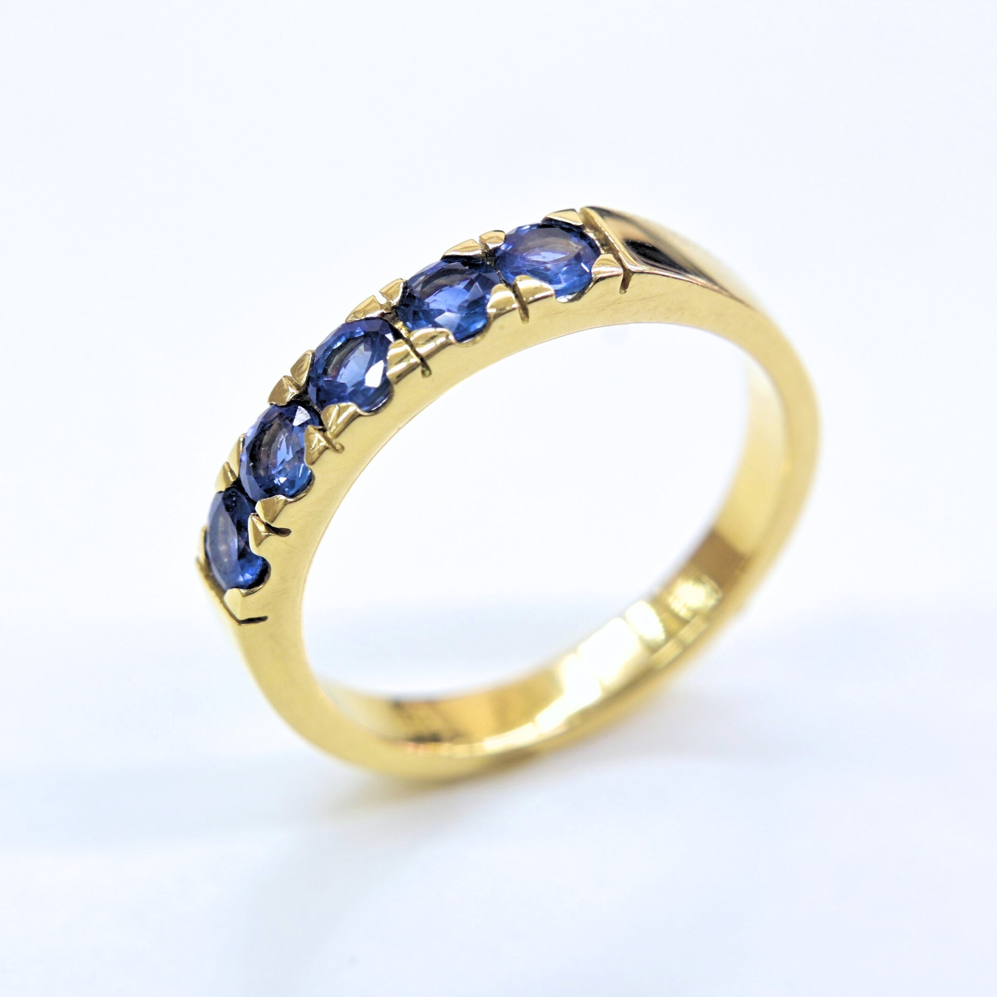 18K gold sapphire band ring with natural blue sapphires