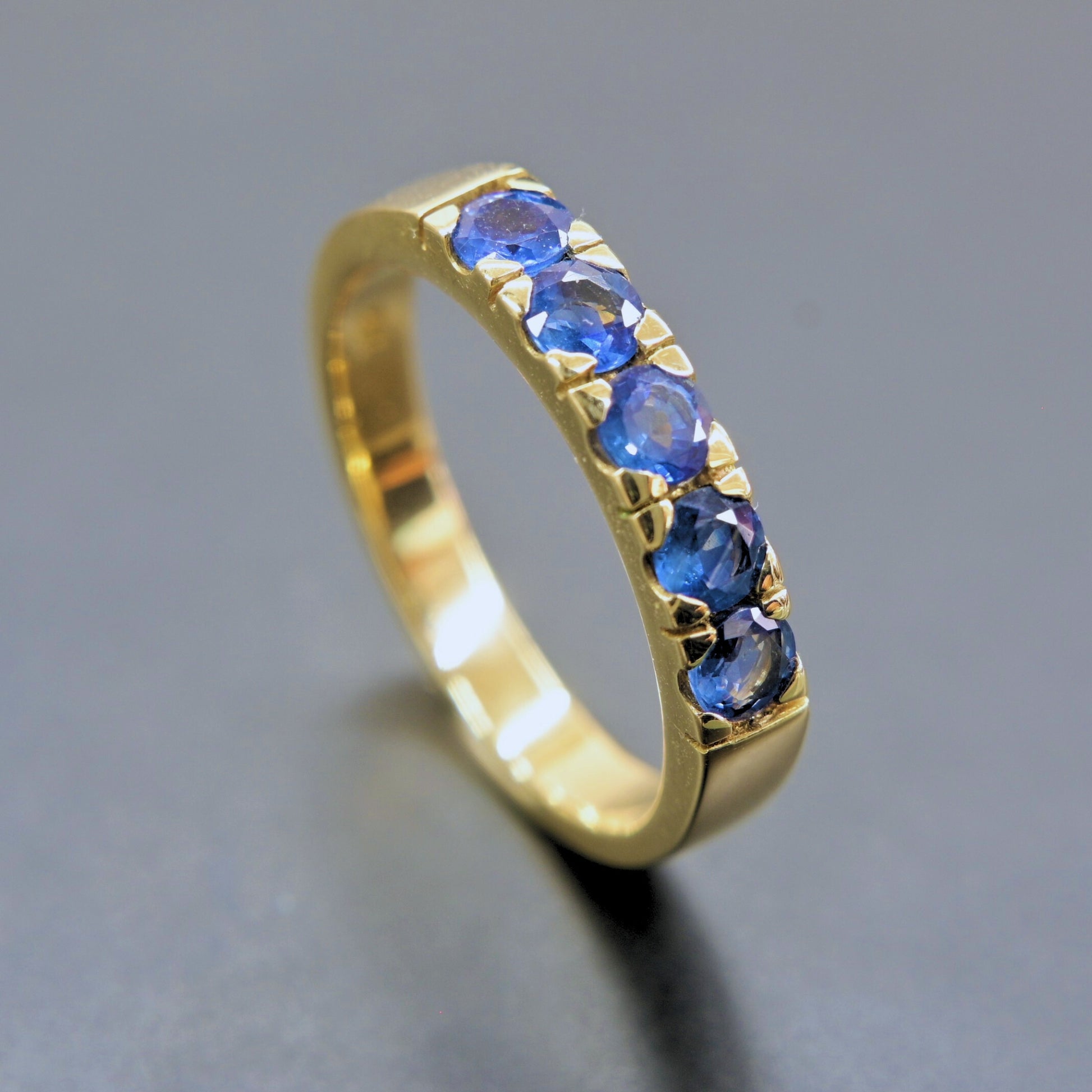 Minimalist 18K gold blue sapphire ring for everyday wear