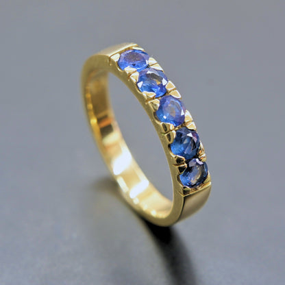 Minimalist 18K gold blue sapphire ring for everyday wear
