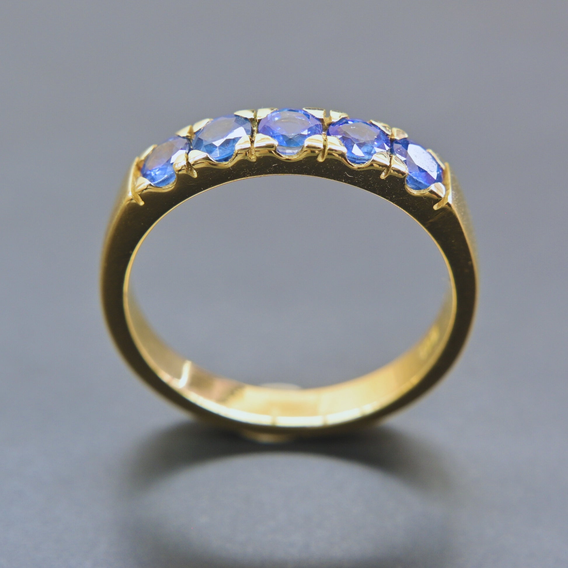 Handmade blue sapphire band ring by Chiang Mai artisan jeweler