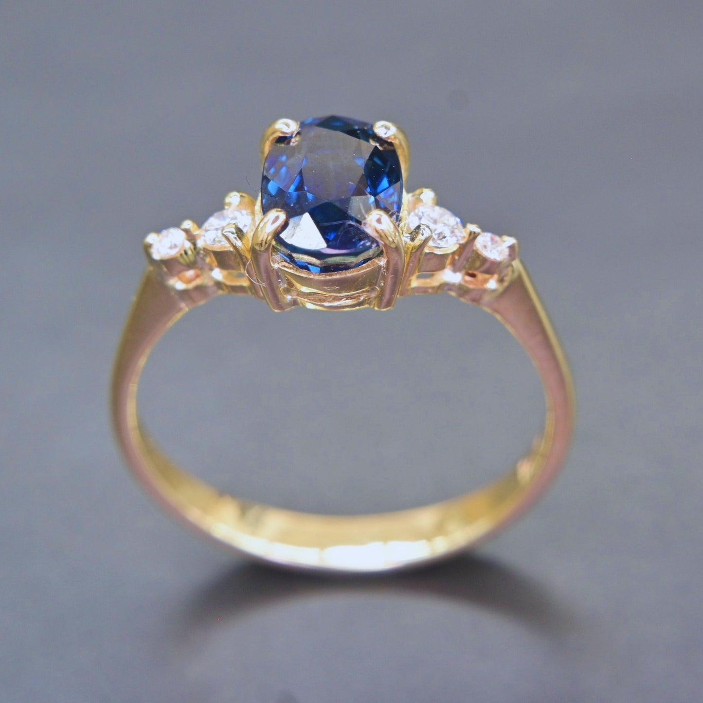 Blue sapphire diamond ring top view solid 14K yellow gold