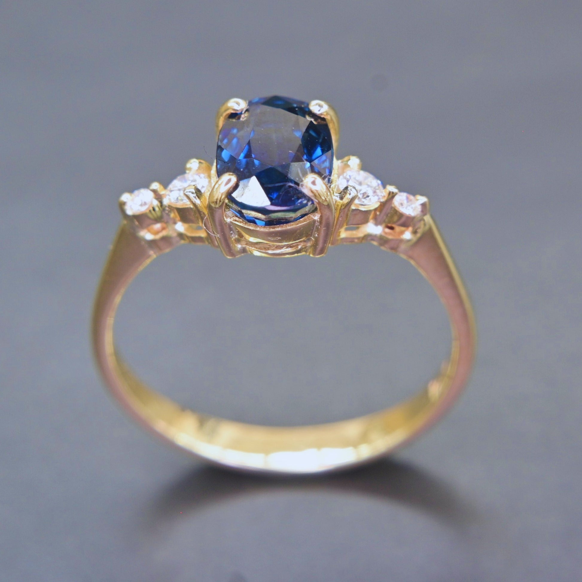 Blue sapphire diamond ring top view solid 14K yellow gold