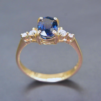 Blue sapphire diamond ring top view solid 14K yellow gold