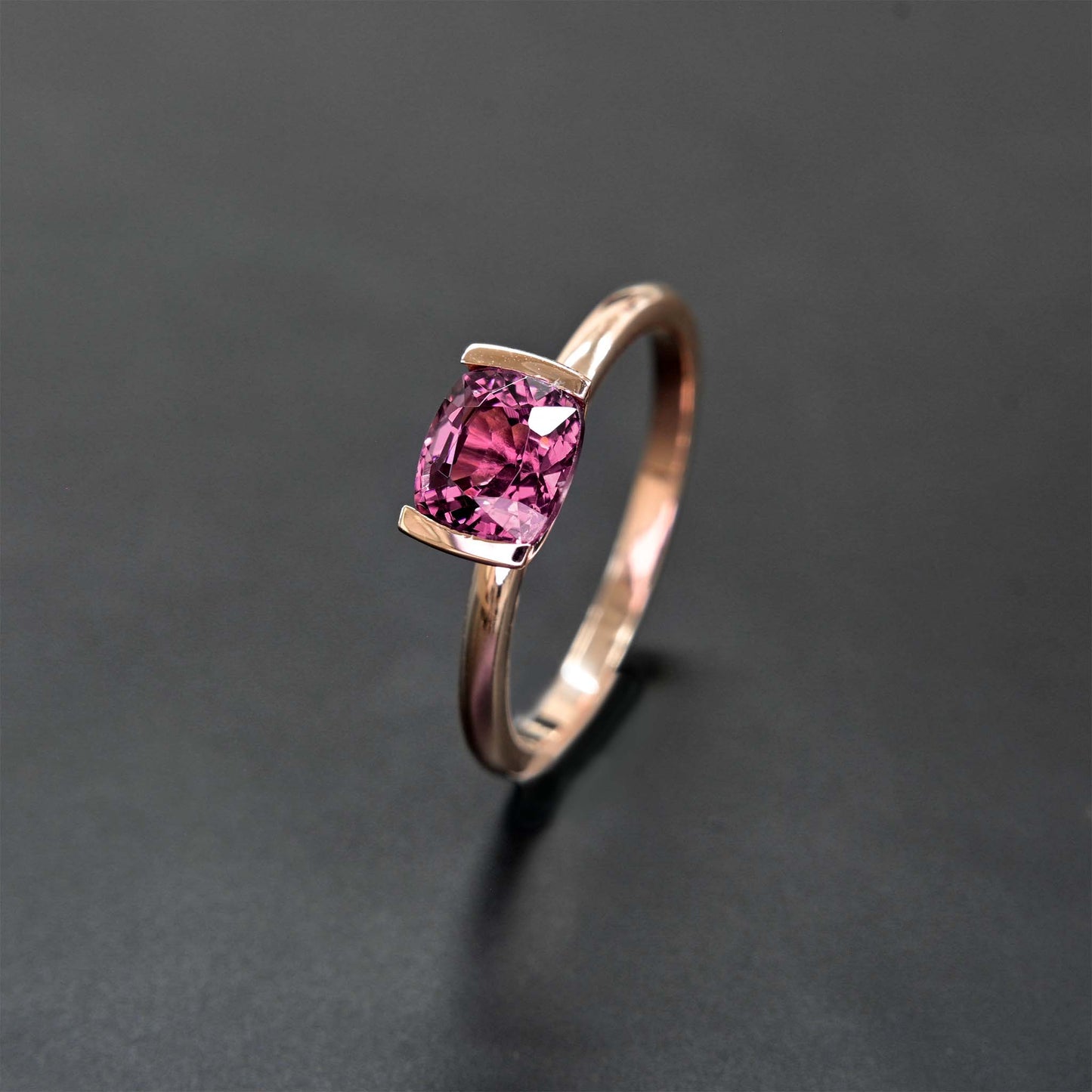 Amazing unheated spinel ring in rose gold