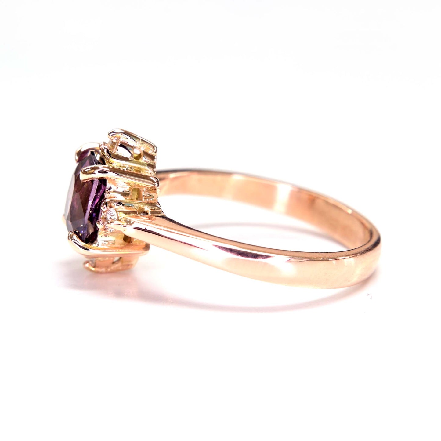 Side view of our Spinel ring in Chiang Mai, Thailand