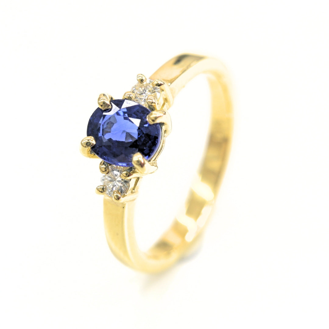 Sapphire Radiance – 18K Gold Ring with Blue Sapphire & Diamonds | Shiraz Jewelry