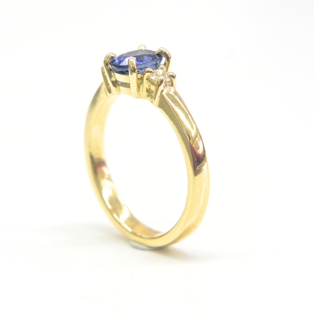 Sapphire Radiance – 18K Gold Ring with Blue Sapphire & Diamonds | Shiraz Jewelry