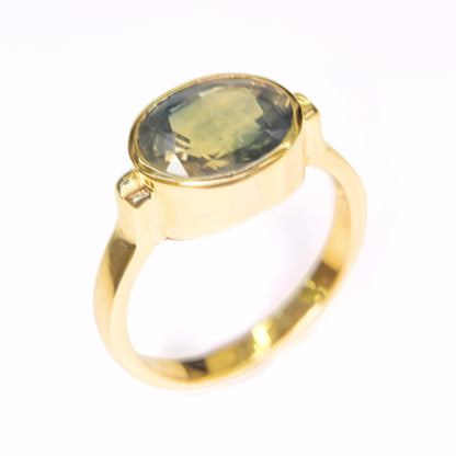Luxury 14K gold ring featuring a large 3.70 carat green sapphire gemstone