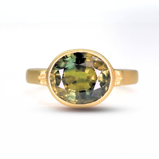 Large green sapphire gold ring handcrafted in Chiang Mai by Shiraz Jewelry