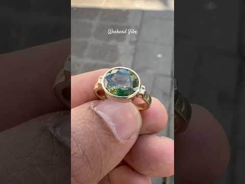 A natural green sapphire, alive with golden-green fire 🌿
Handcrafted in Chiang Mai and set in solid 14K gold — where tradition meets timeless elegance.