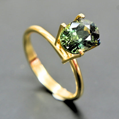 Loose natural green sapphire gemstone with oval cut and unheated certification