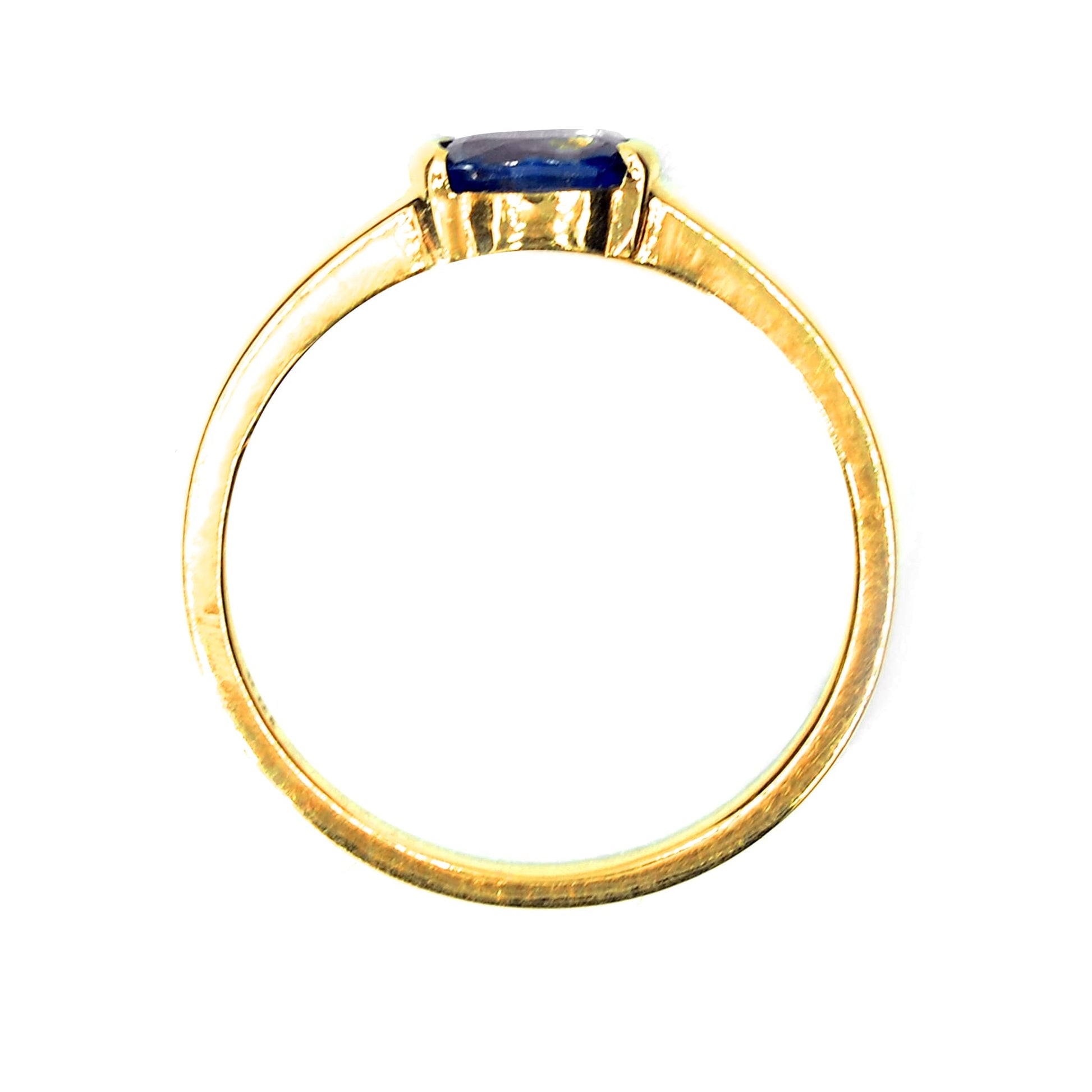 Low setting blue sapphire 18K yellow gold ring