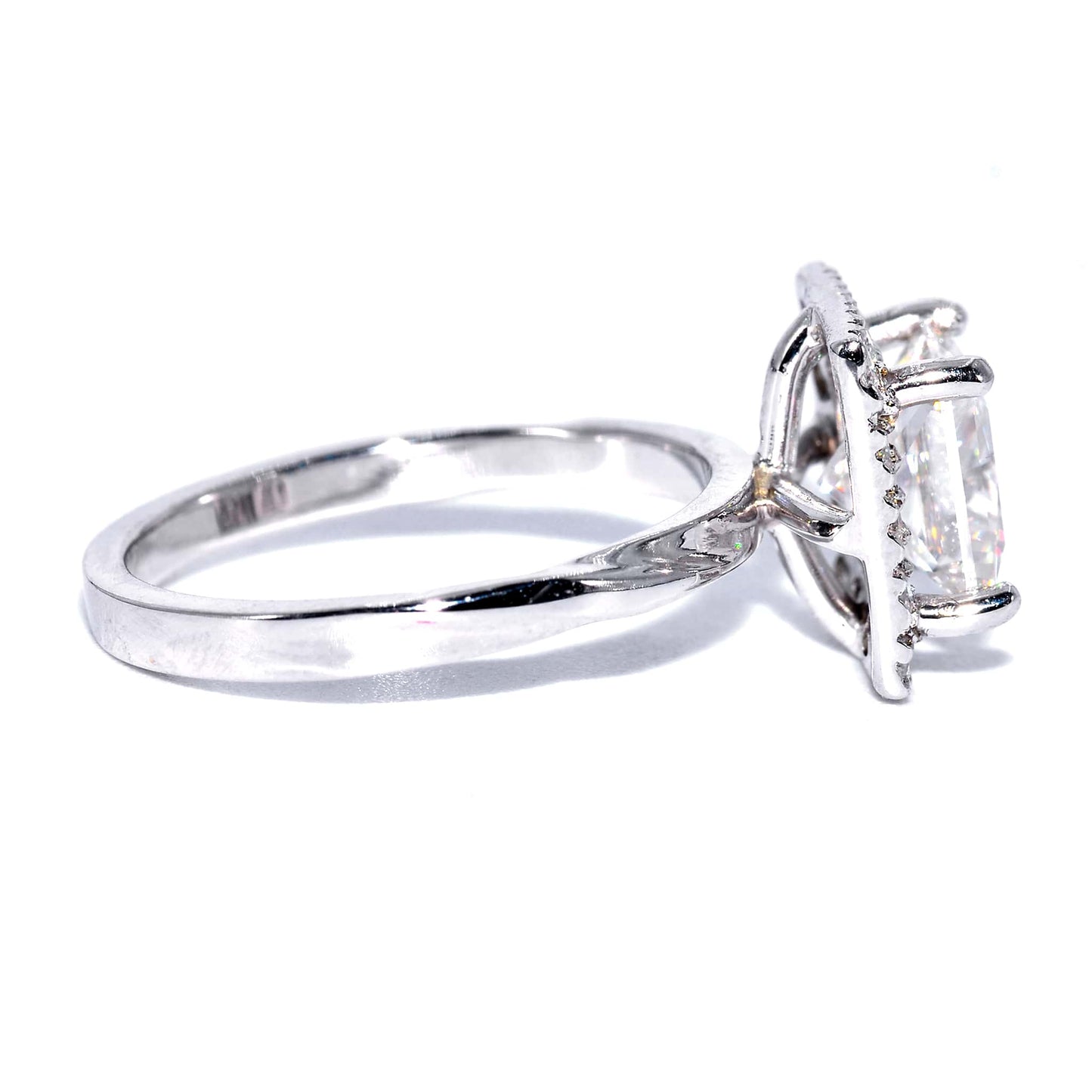 Moissanite ring is suitable for daily wear such as this princess cut moissanite ring 