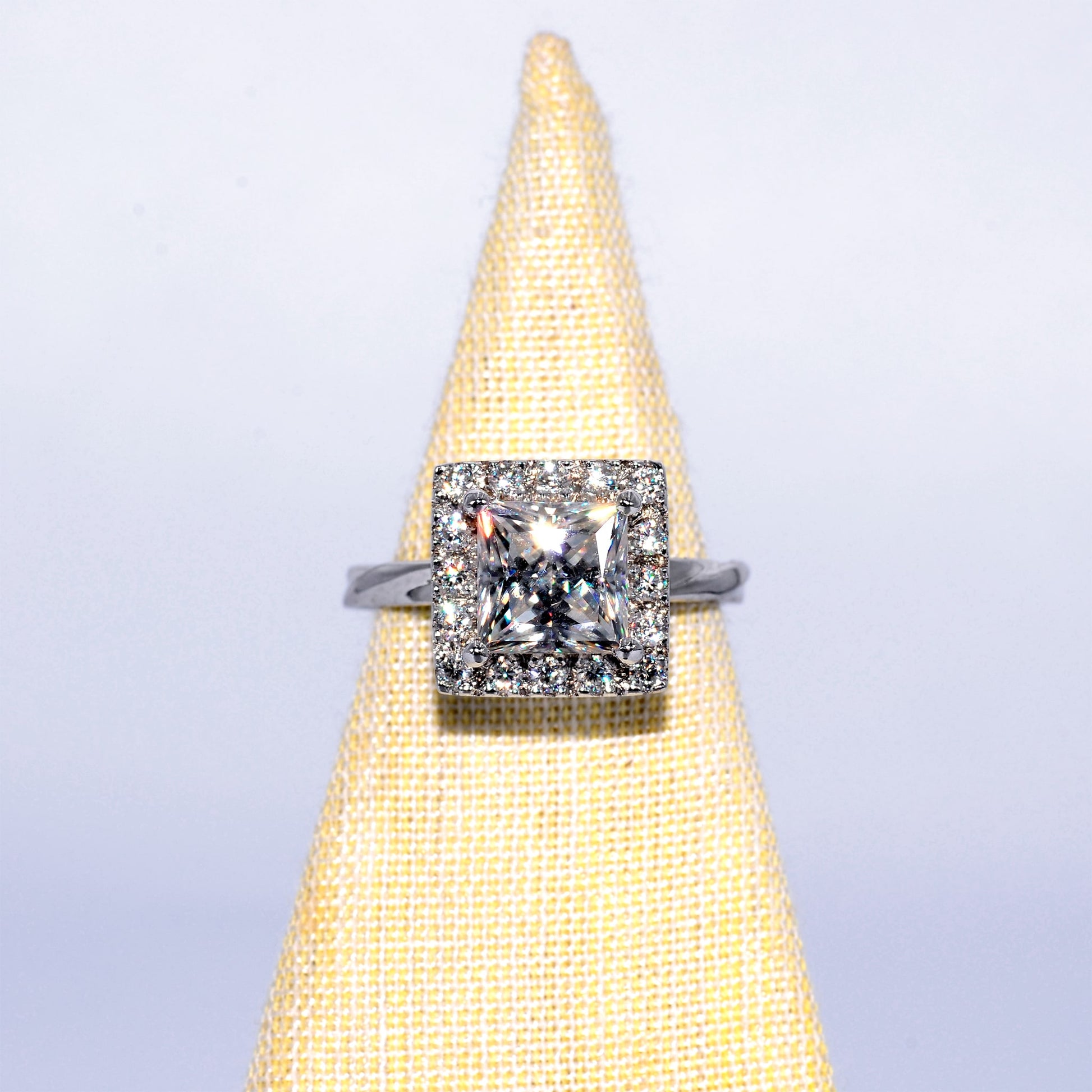 One-of-a-kind engagement ring in 18K white gold and moissanites